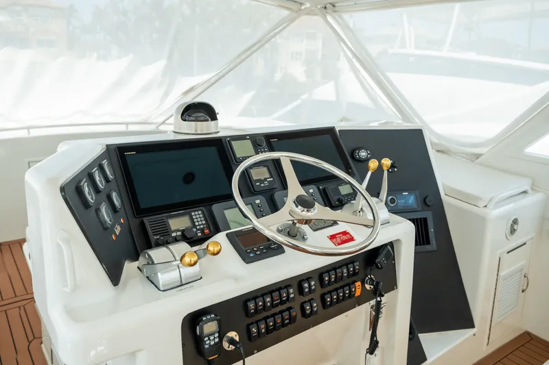 Slide: The Image of Hatteras 54 CONVERTIBLE 1996 - 42