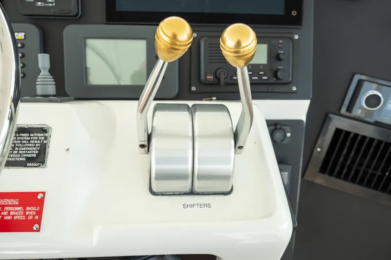 Slide: The Image of Hatteras 54 CONVERTIBLE 1996 - 47