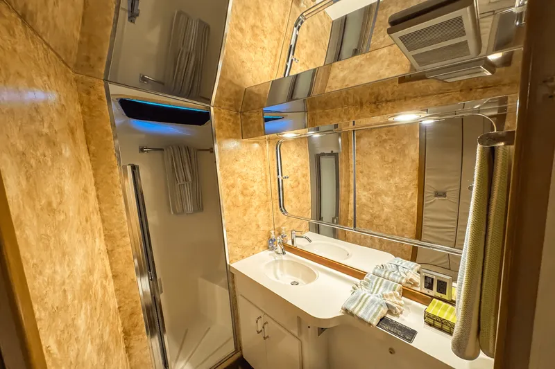 Slide: The Image of Hatteras 54 CONVERTIBLE 1996 - 63