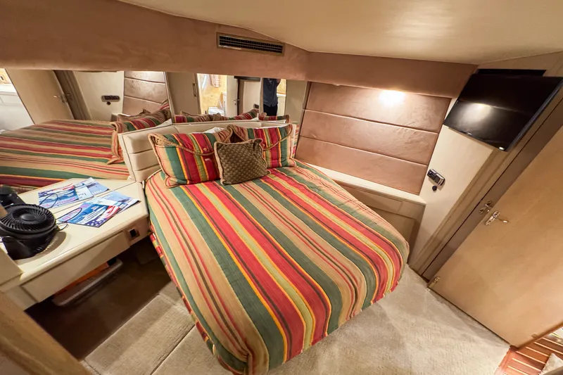 Slide: The Image of Hatteras 54 CONVERTIBLE 1996 - 64