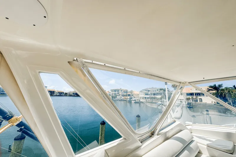 Slide: The Image of Hatteras 54 CONVERTIBLE 1996 - 70