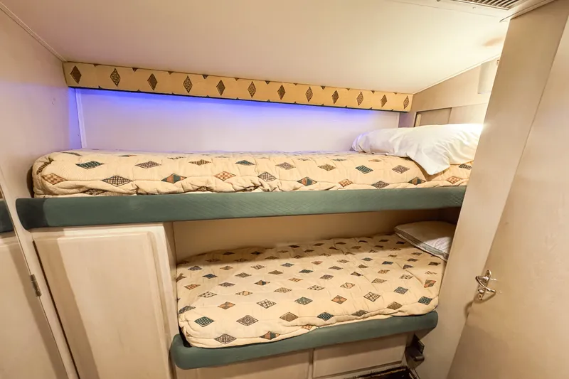 Slide: The Image of Hatteras 54 CONVERTIBLE 1996 - 72