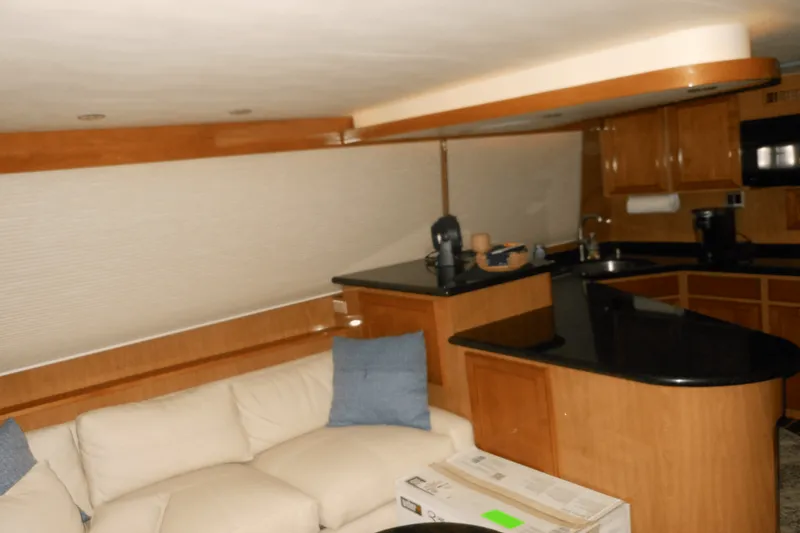 Slide: The Image of Hatteras 54 CONVERTIBLE 1996 - 82