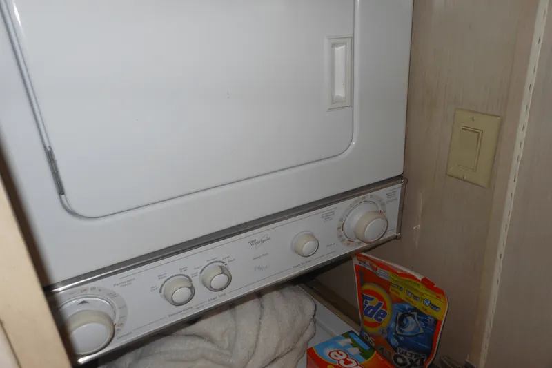 Slide: The Image of Hatteras 54 CONVERTIBLE 1996 - 87