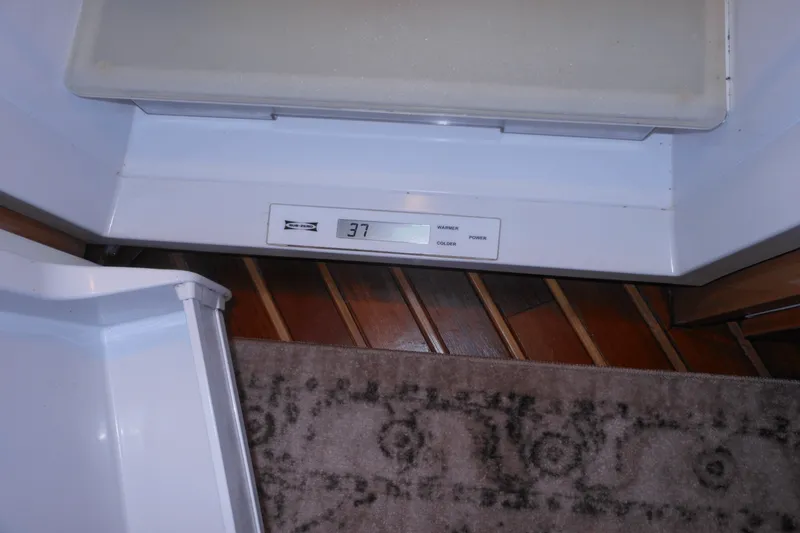 Slide: The Image of Hatteras 54 CONVERTIBLE 1996 - 88