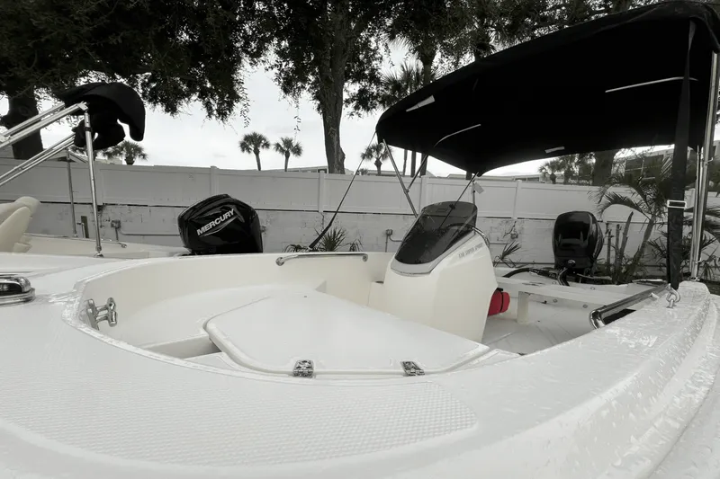 Slide: The Image of Boston Whaler 130 Super Sport 2025 - 12