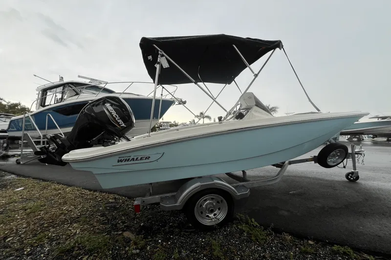 Slide: The Image of Boston Whaler 130 Super Sport 2025 - 3