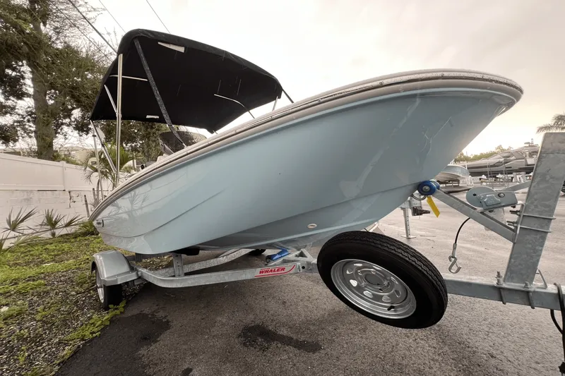 Slide: The Image of Boston Whaler 130 Super Sport 2025 - 4