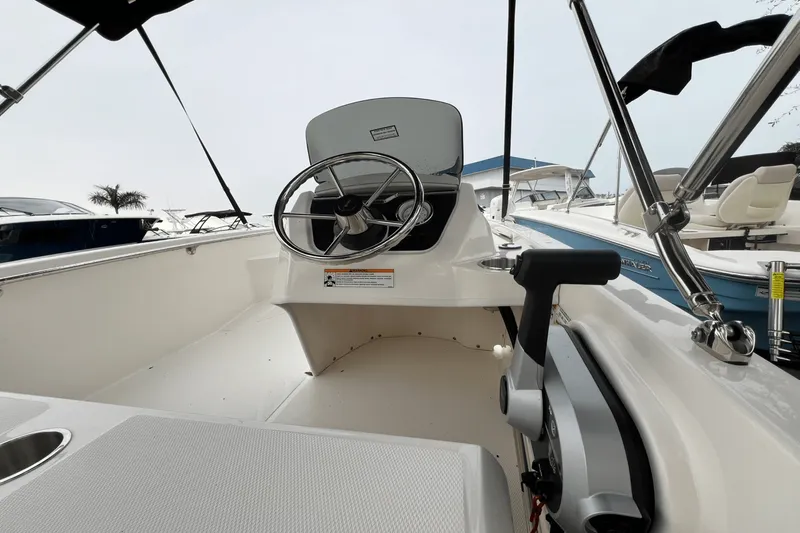 Slide: The Image of Boston Whaler 130 Super Sport 2025 - 6