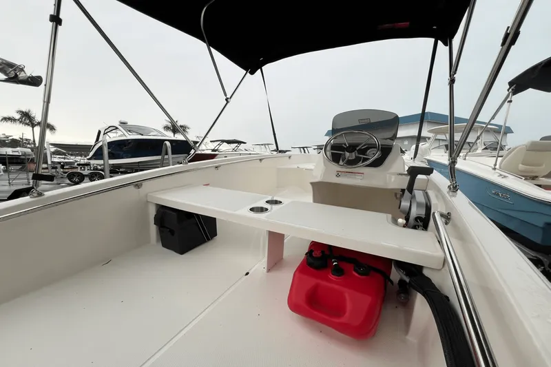Slide: The Image of Boston Whaler 130 Super Sport 2025 - 8
