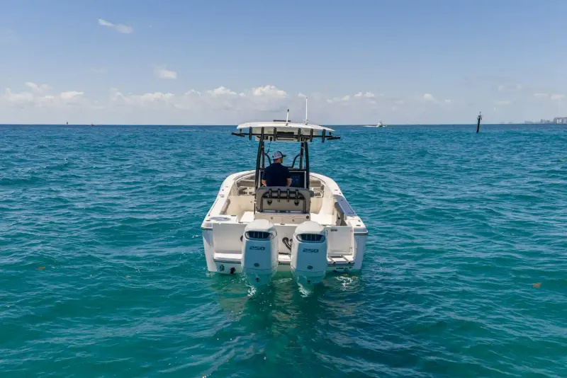 Slide: The Image of Sea Born LX27 Center Console 2026 - 64