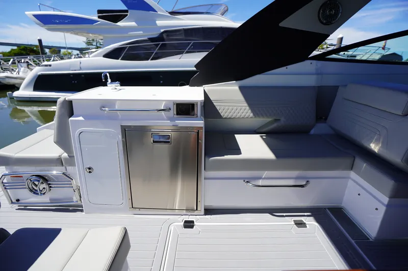 Slide: The Image of Cruisers 34 GLS Outboard 2026 - 17