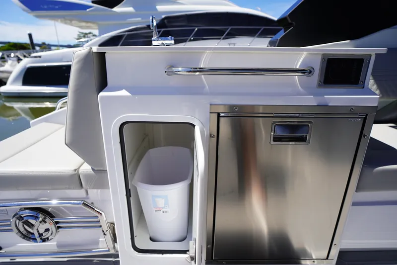 Slide: The Image of Cruisers 34 GLS Outboard 2026 - 21