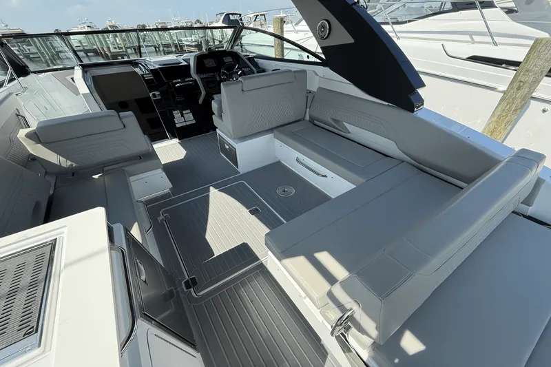 Slide: The Image of Cruisers 34 GLS Outboard 2026 - 11