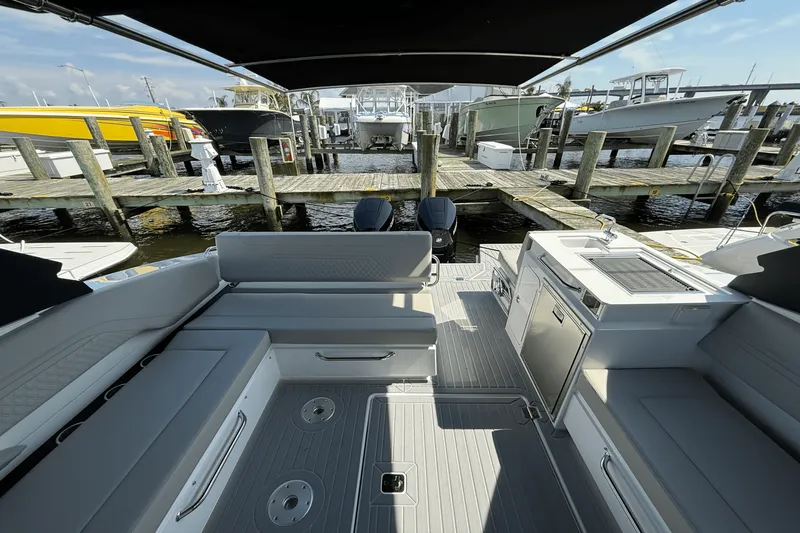 Slide: The Image of Cruisers 34 GLS Outboard 2026 - 15