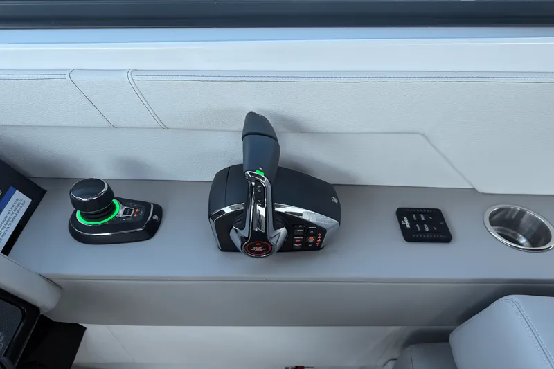 Slide: The Image of Cruisers 34 GLS Outboard 2026 - 20