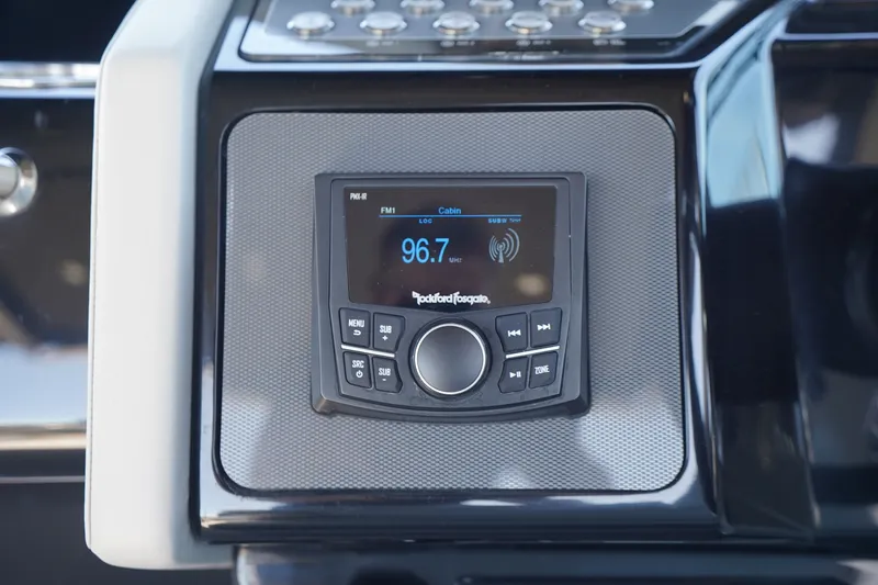 Slide: The Image of Cruisers 34 GLS Outboard 2026 - 43