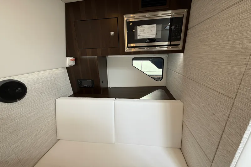 Slide: The Image of Cruisers 34 GLS Outboard 2026 - 24