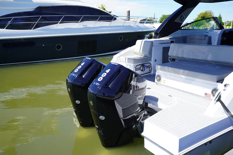 Slide: The Image of Cruisers 34 GLS Outboard 2026 - 8