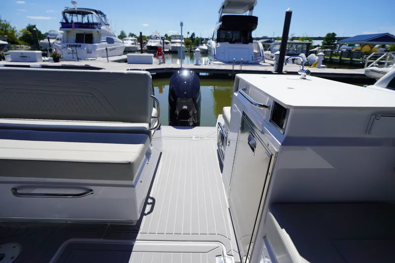 Slide: The Image of Cruisers 34 GLS Outboard 2026 - 24