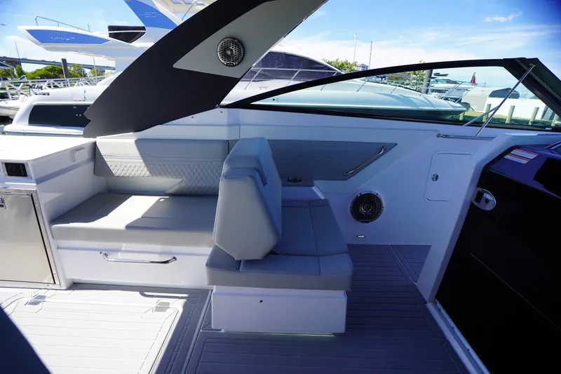 Slide: The Image of Cruisers 34 GLS Outboard 2026 - 23