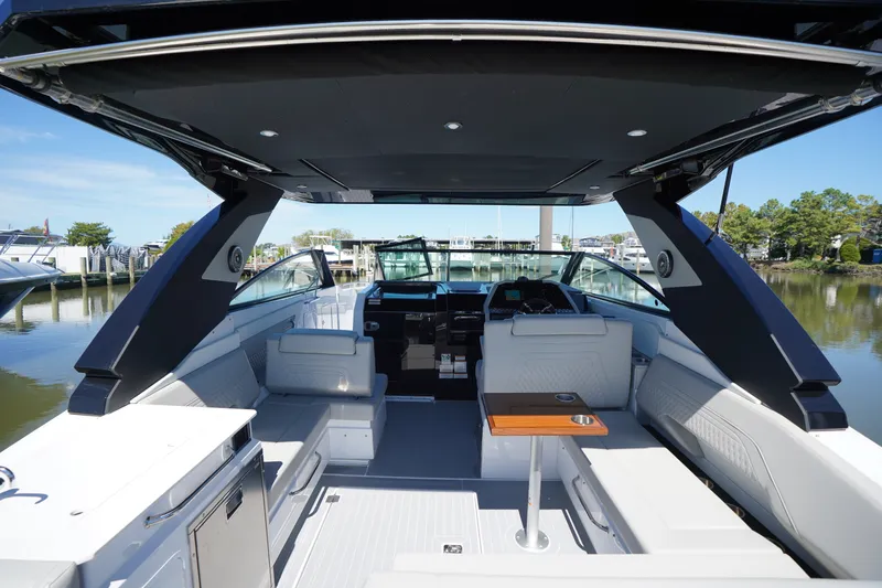 Slide: The Image of Cruisers 34 GLS Outboard 2026 - 27