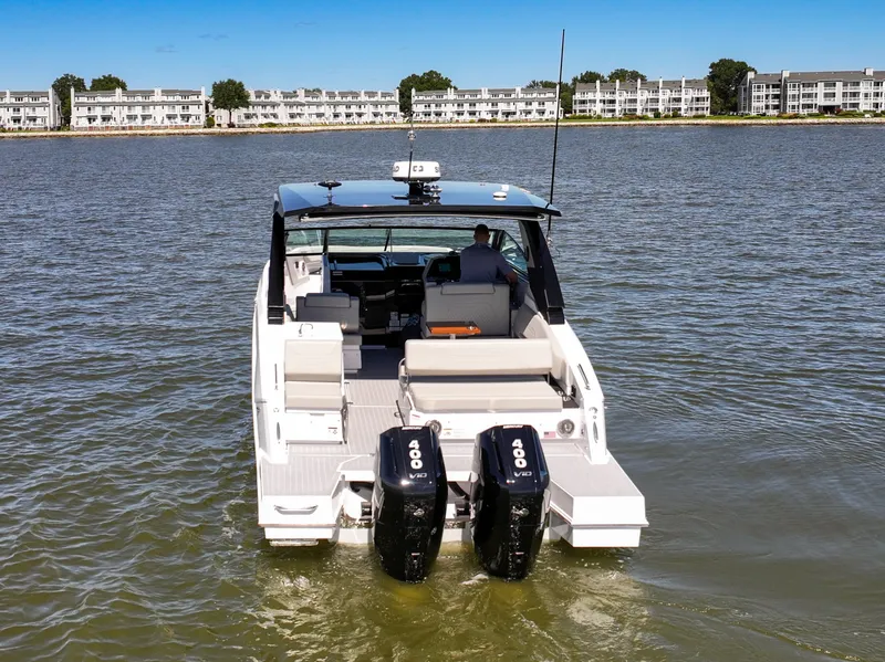The Image of Cruisers 34 GLS Outboard 2026 - 2