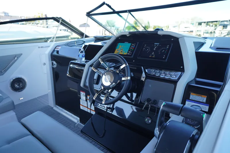 Slide: The Image of Cruisers 34 GLS Outboard 2026 - 39