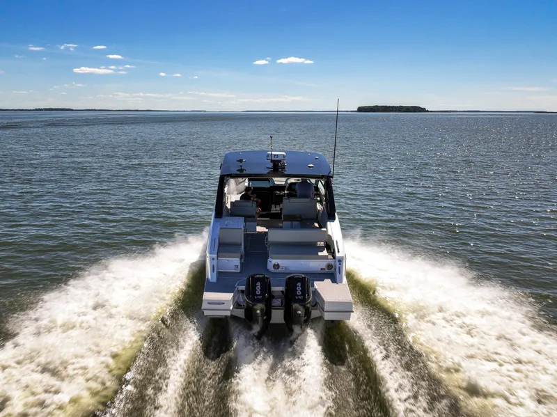 Slide: The Image of Cruisers 34 GLS Outboard 2026 - 68