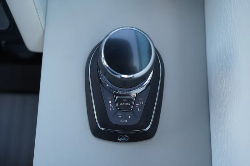 Slide: The Image of Cruisers 34 GLS Outboard 2026 - 47