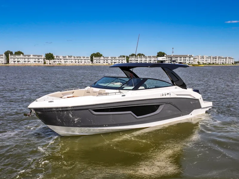 Slide: The Image of Cruisers 34 GLS Outboard 2026 - 5