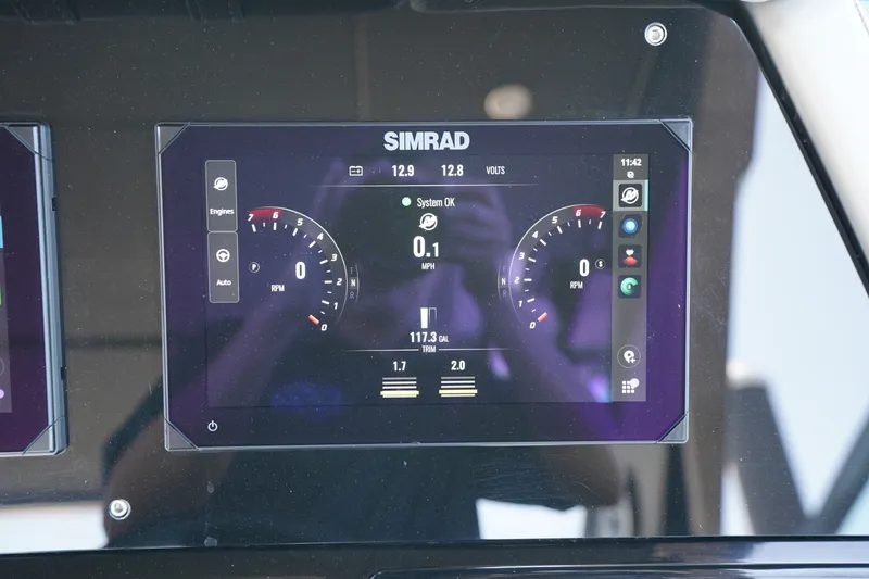 Slide: The Image of Cruisers 34 GLS Outboard 2026 - 41