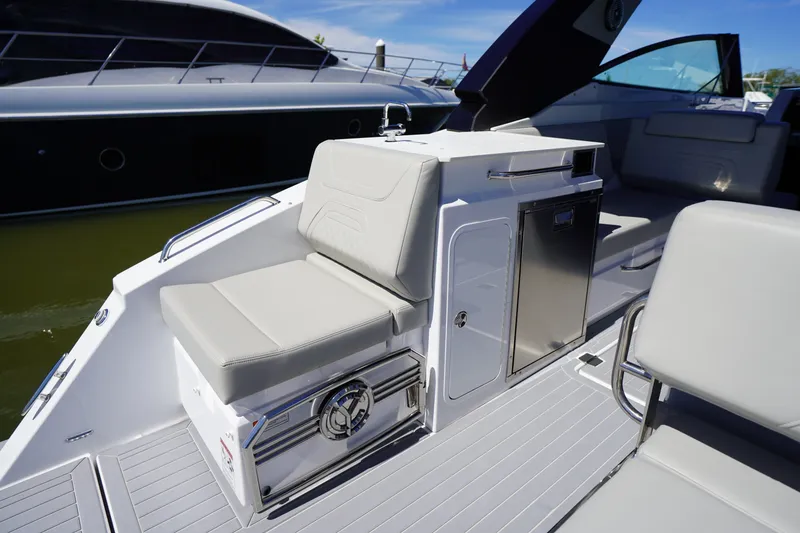 Slide: The Image of Cruisers 34 GLS Outboard 2026 - 15