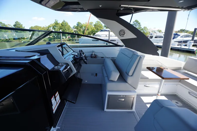 Slide: The Image of Cruisers 34 GLS Outboard 2026 - 35