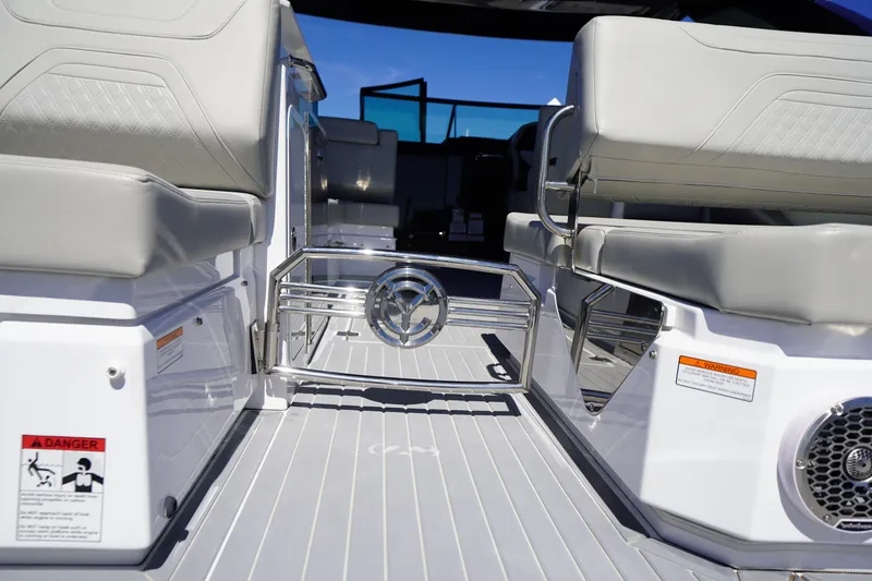 Slide: The Image of Cruisers 34 GLS Outboard 2026 - 25
