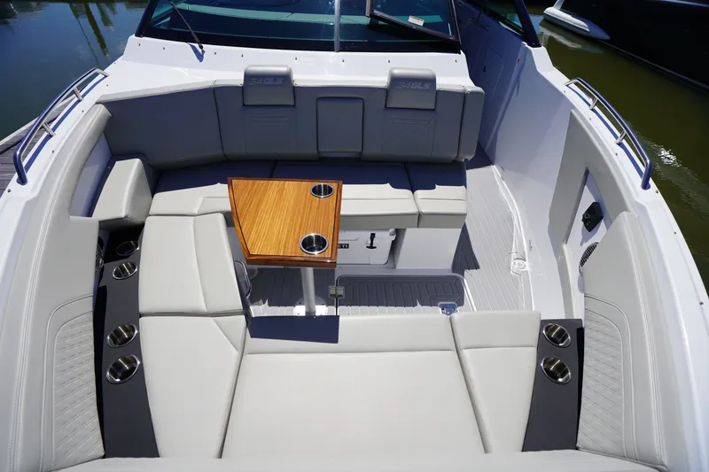 Slide: The Image of Cruisers 34 GLS Outboard 2026 - 60