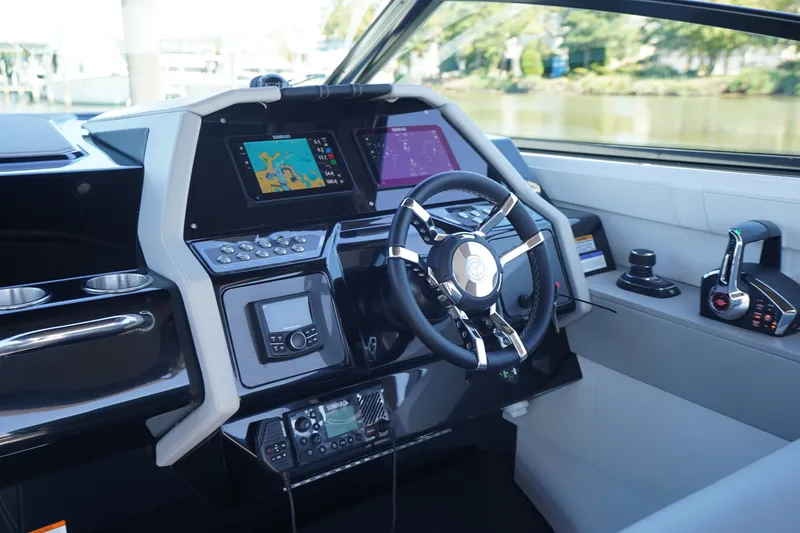 Slide: The Image of Cruisers 34 GLS Outboard 2026 - 37