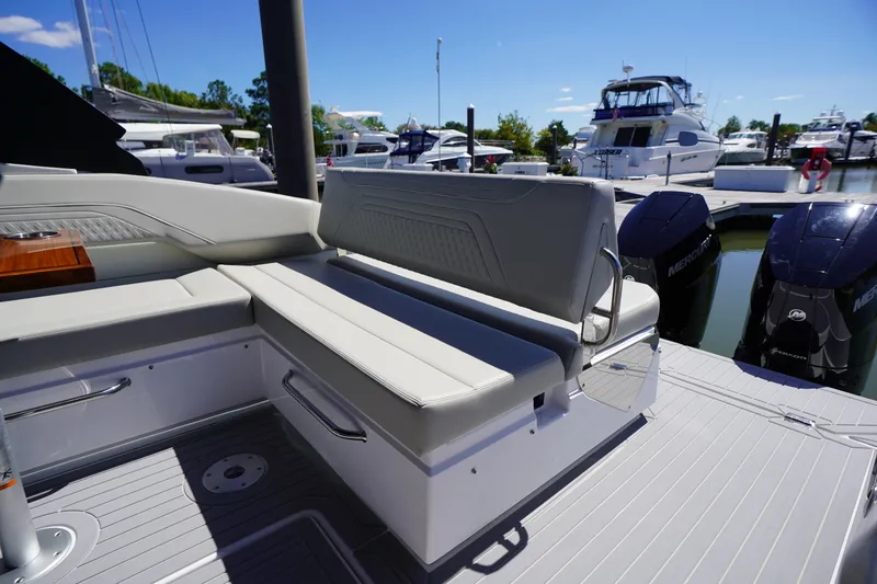 Slide: The Image of Cruisers 34 GLS Outboard 2026 - 30