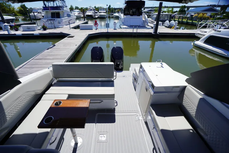 Slide: The Image of Cruisers 34 GLS Outboard 2026 - 33