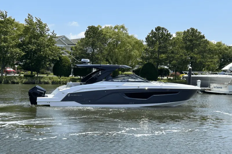 The Image of Cruisers Yachts 34 GLS Outboard 2026 - 0