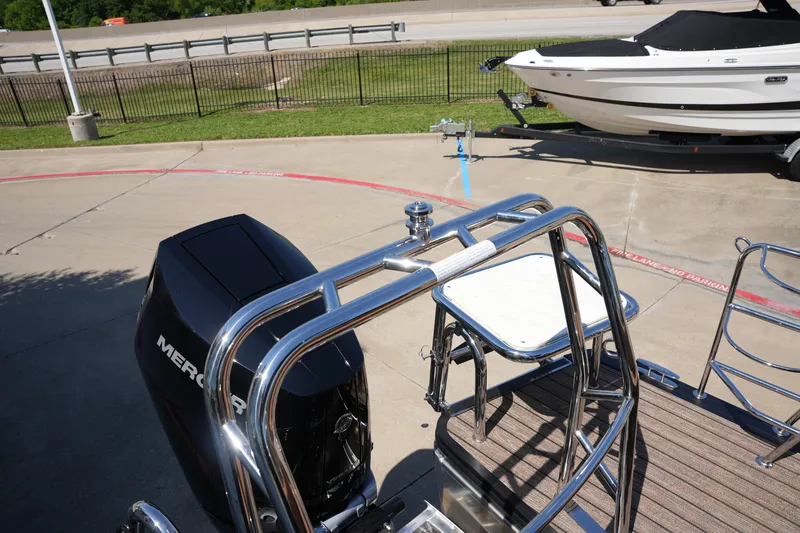 Slide: The Image of Harris Grand Mariner 230 2026 - 10
