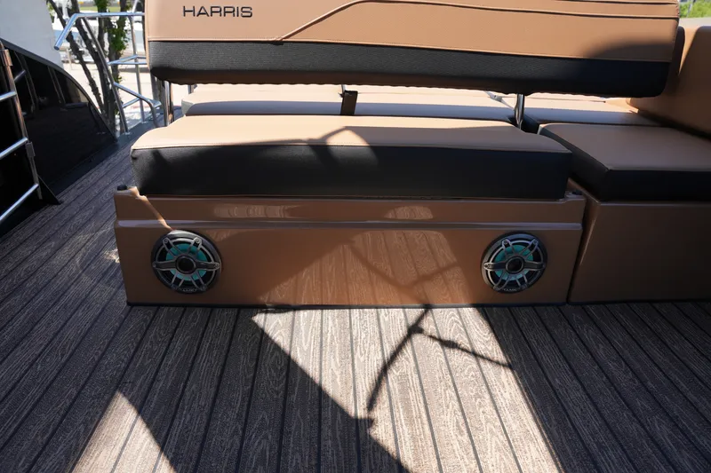 Slide: The Image of Harris Grand Mariner 230 2026 - 17