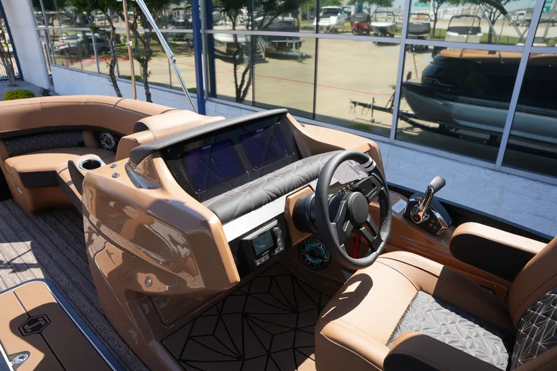 Slide: The Image of Harris Grand Mariner 230 2026 - 23