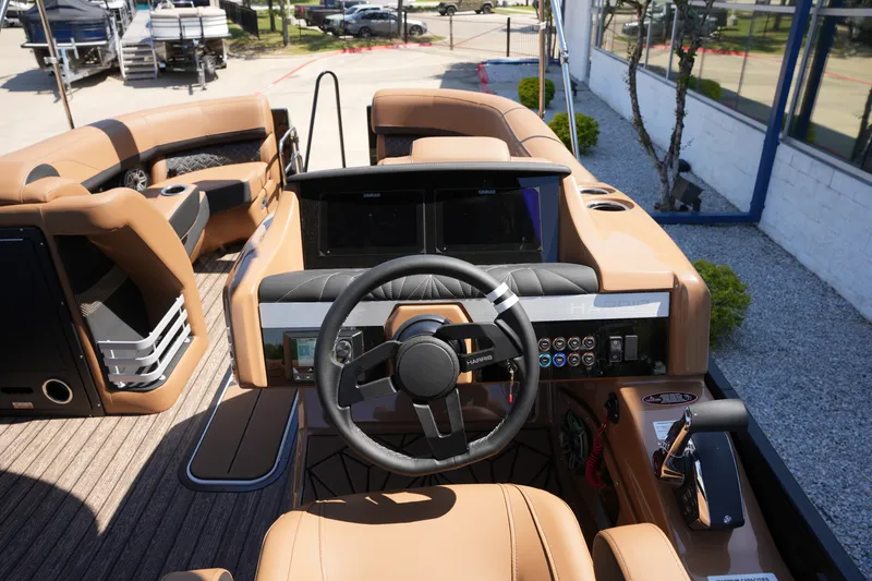 Slide: The Image of Harris Grand Mariner 230 2026 - 24