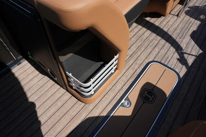 Slide: The Image of Harris Grand Mariner 230 2026 - 29