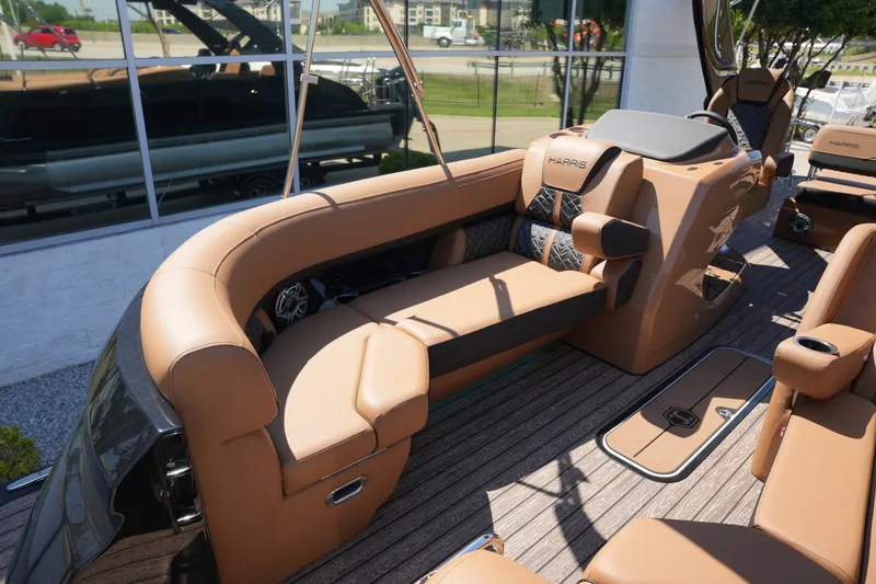 Slide: The Image of Harris Grand Mariner 230 2026 - 32