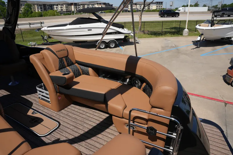 Slide: The Image of Harris Grand Mariner 230 2026 - 33