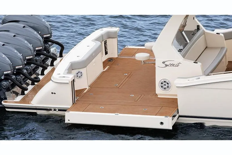 Slide: The Image of Scout 530 LXF 2023 - 15