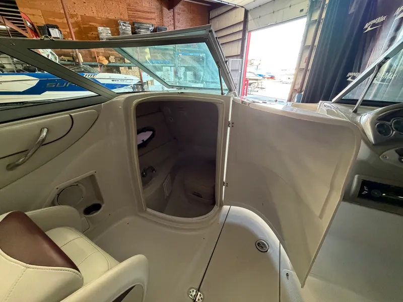Slide: The Image of Crownline Boats 220 EX 2007 - 27