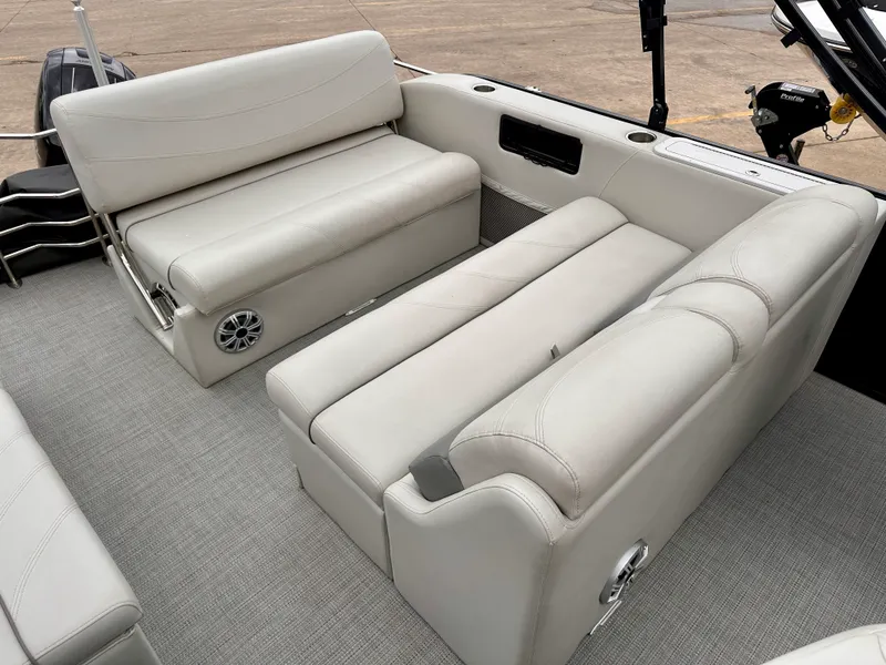 Slide: The Image of Sylvan 8524 MIRAGE DLZ TRITOON 2018 - 17